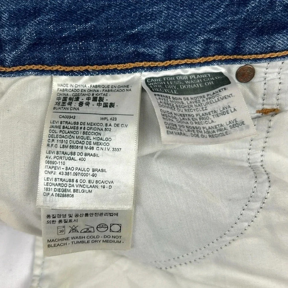 Levi’s Women’s 28 Wedgie Distressed Button Fly Jean - Picture 5 of 16